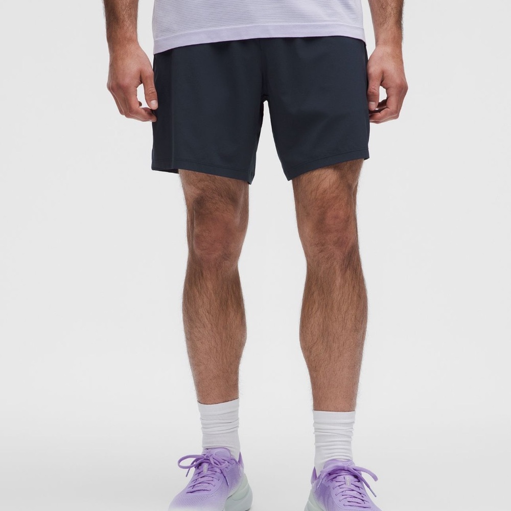 Lululemon Men Linerless Seamless Pace Breaker Short 5 inch Navy Waist 34.5 inch